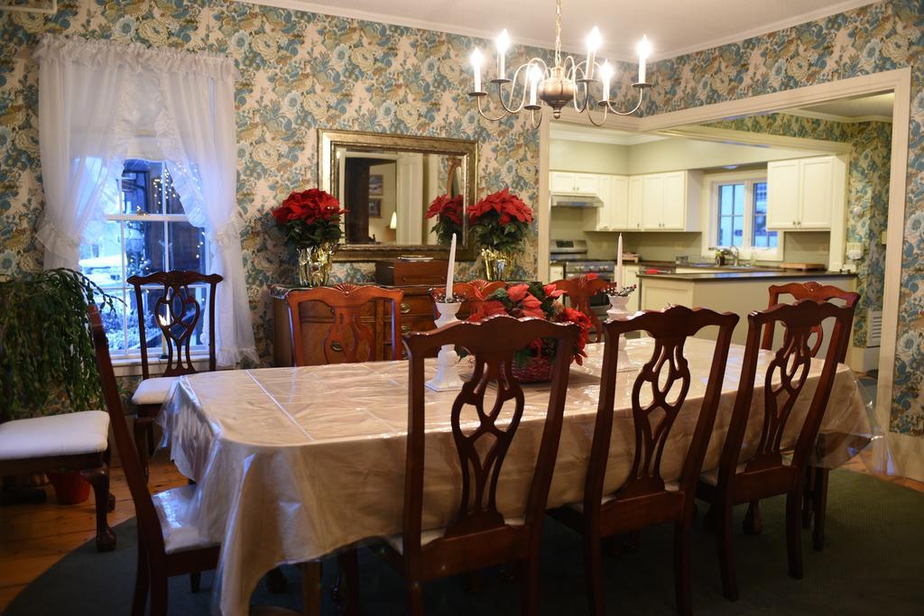 1860 House Inn And Rental Home Essex Room photo